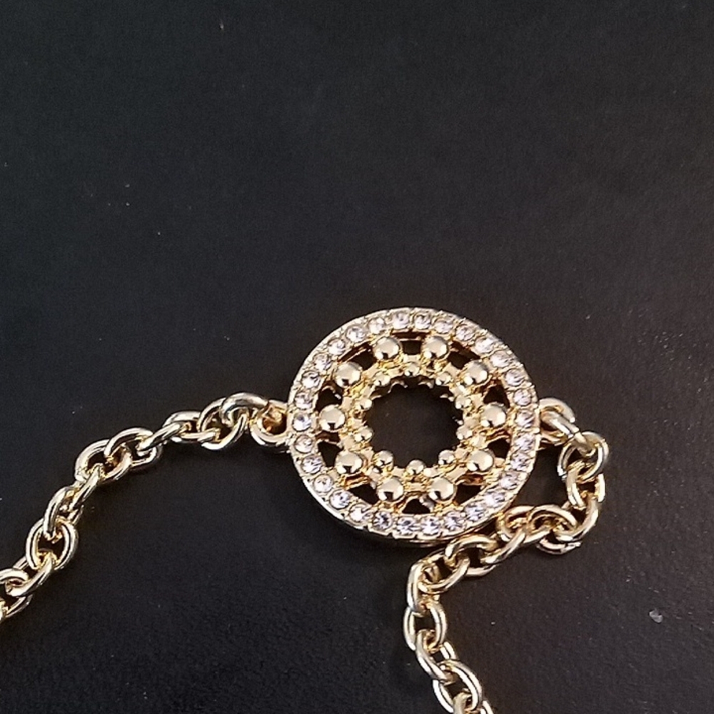 Talbots Gold-Tone Circular Medallion Necklace W Large Avon Pendant Or Brooch - Picture 3 of 4